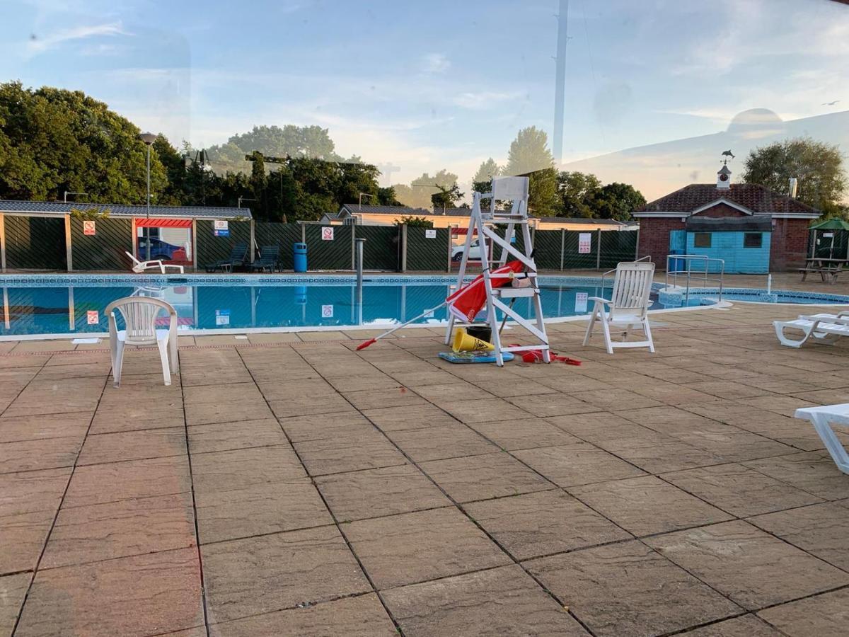 Norfolk Caravan Staycation Pet Friendly Belton with Browston Exterior foto